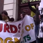 Kurdi vtrhli do kancelárie Davida Camerona (VIDEO)